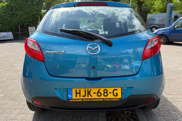 Mazda 2 (2012) thumbnail 6