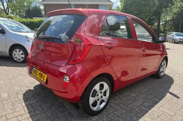 Kia Picanto (2015) thumbnail 5
