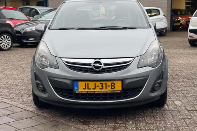 Opel Corsa (2015) thumbnail 2