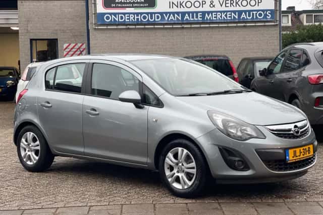Opel Corsa (2015) thumbnail 3