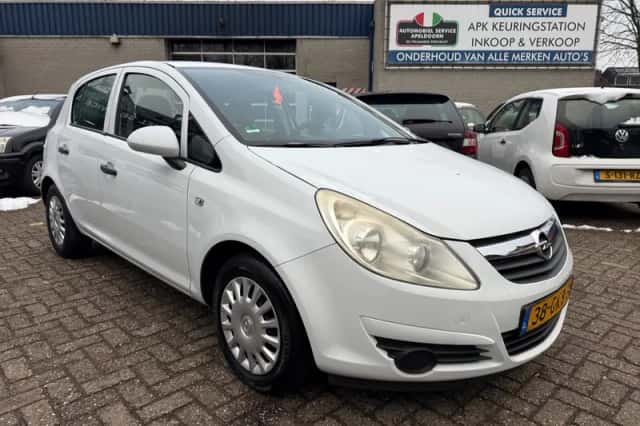 Opel Corsa (2008) thumbnail 3