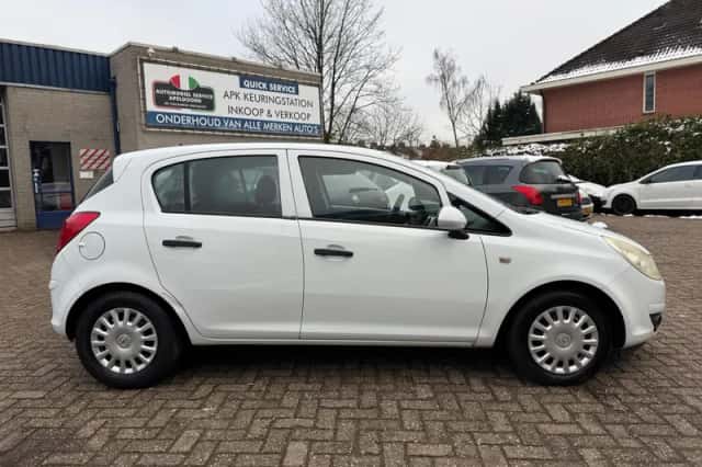 Opel Corsa (2008) thumbnail 4