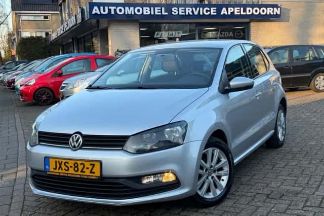 Volkswagen Polo (2015) thumbnail 1