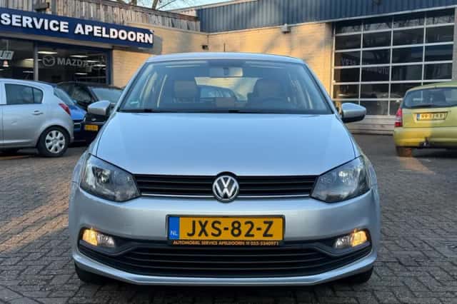 Volkswagen Polo (2015) thumbnail 2