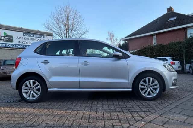 Volkswagen Polo (2015) thumbnail 4
