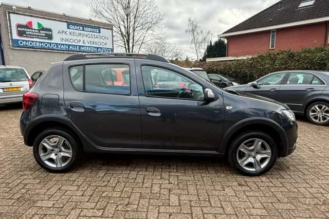 Dacia Sandero (2017) thumbnail 4