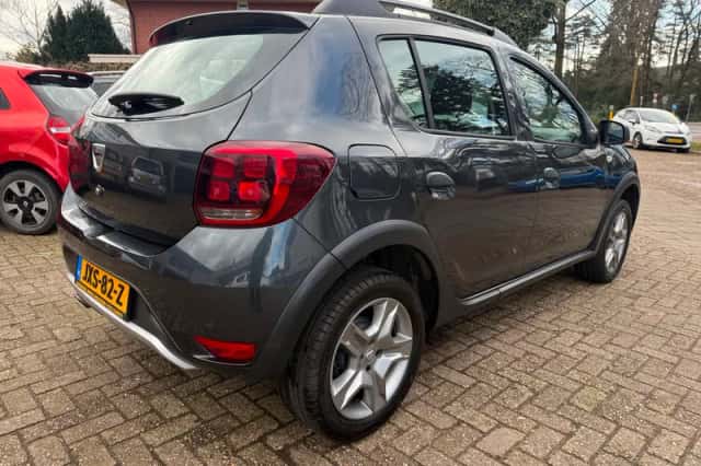 Dacia Sandero (2017) thumbnail 5