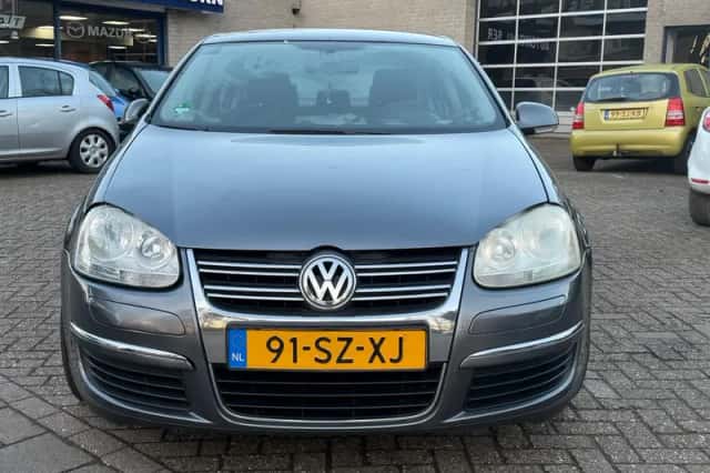 Volkswagen Jetta (2006) thumbnail 2