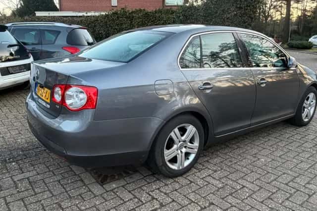 Volkswagen Jetta (2006) thumbnail 5