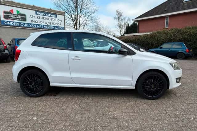 Volkswagen Polo (2011) thumbnail 4
