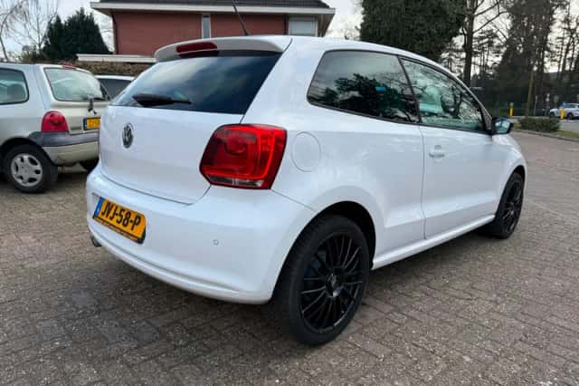 Volkswagen Polo (2011) thumbnail 5