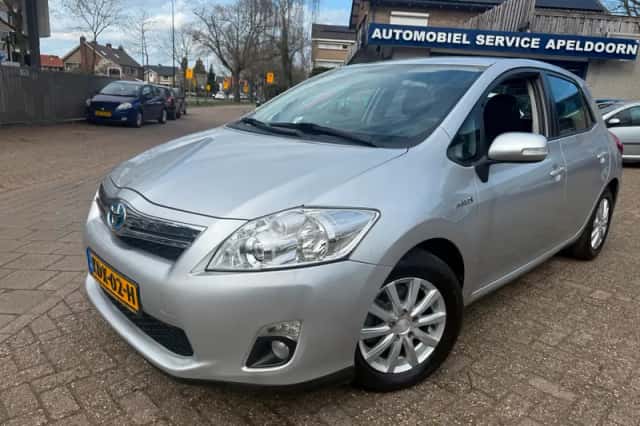 Toyota Auris (2011) thumbnail 1