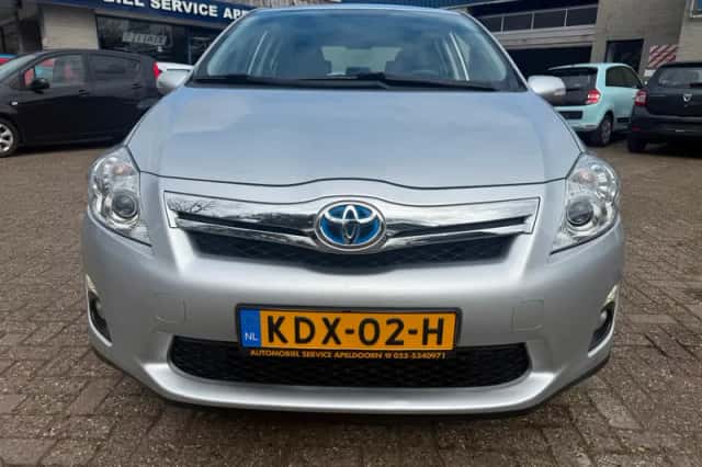 Toyota Auris (2011) thumbnail 2