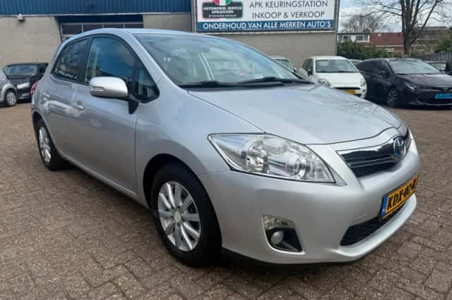Toyota Auris (2011) thumbnail 3