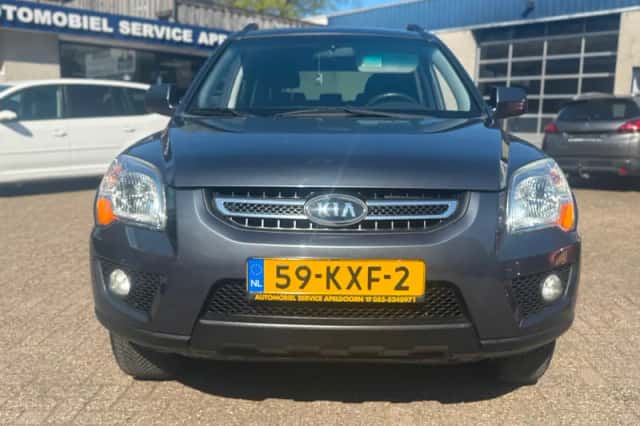 Kia Sportage (2010) thumbnail 2