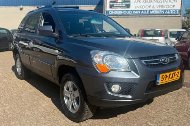 Kia Sportage (2010) thumbnail 3