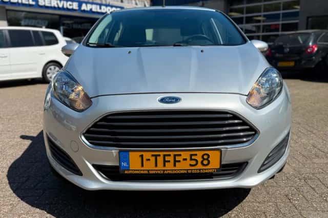 Ford Fiesta (2014) thumbnail 2