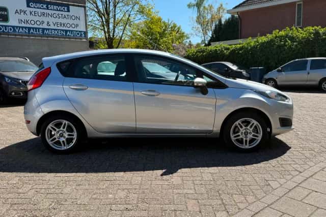 Ford Fiesta (2014) thumbnail 4