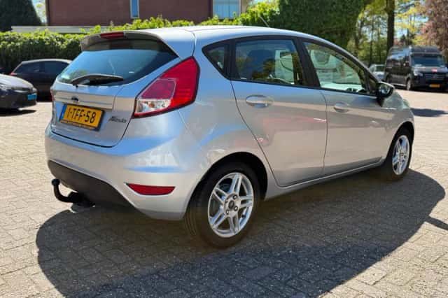 Ford Fiesta (2014) thumbnail 5