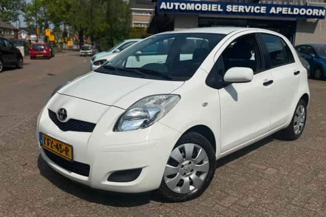 Toyota Yaris (2010) thumbnail 1