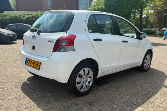 Toyota Yaris (2010) thumbnail 5