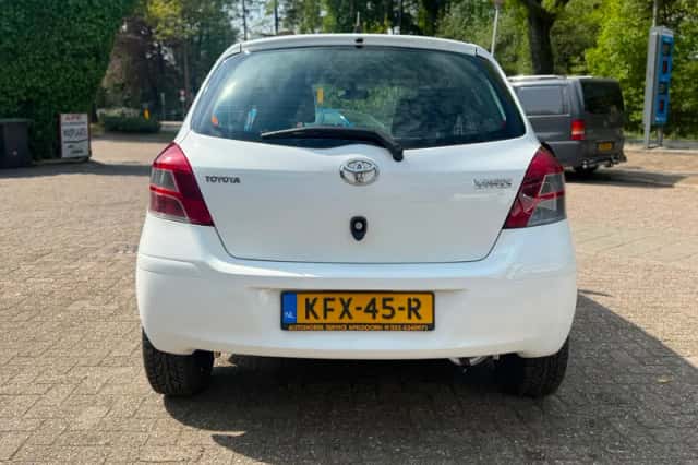 Toyota Yaris (2010) thumbnail 6