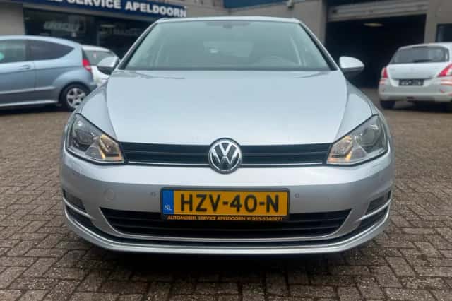 Volkswagen Golf (2017) thumbnail 2