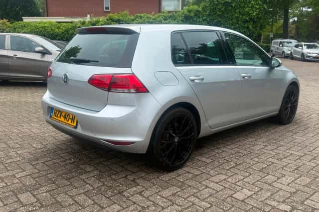 Volkswagen Golf (2017) thumbnail 5