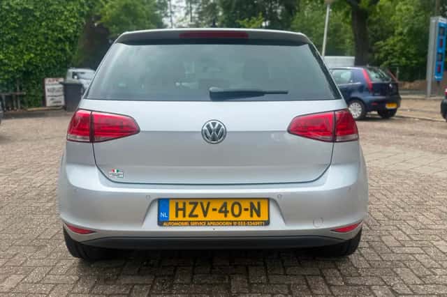 Volkswagen Golf (2017) thumbnail 6