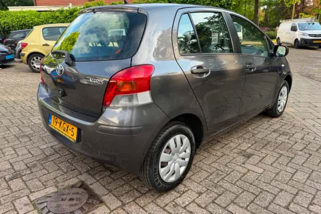 Toyota Yaris (2009) thumbnail 5