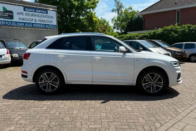 Audi Q3 (2018) thumbnail 4