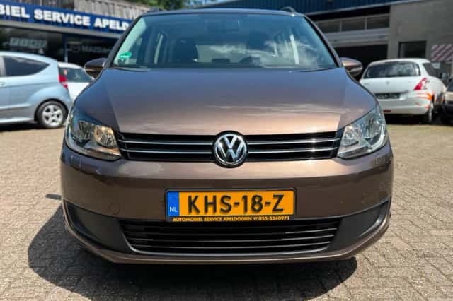 Volkswagen Touran (2011) thumbnail 2