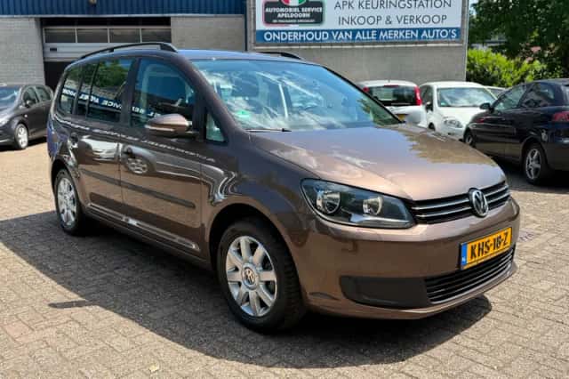 Volkswagen Touran (2011) thumbnail 3