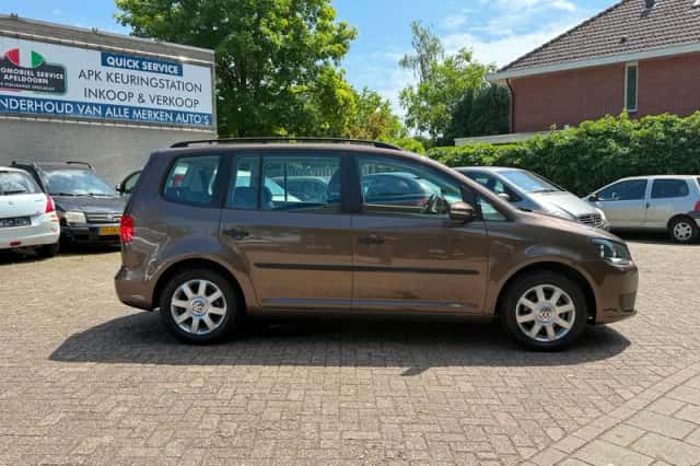 Volkswagen Touran (2011) thumbnail 4