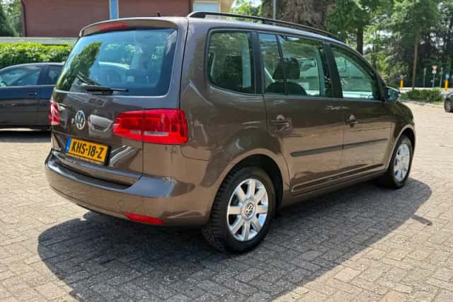 Volkswagen Touran (2011) thumbnail 5
