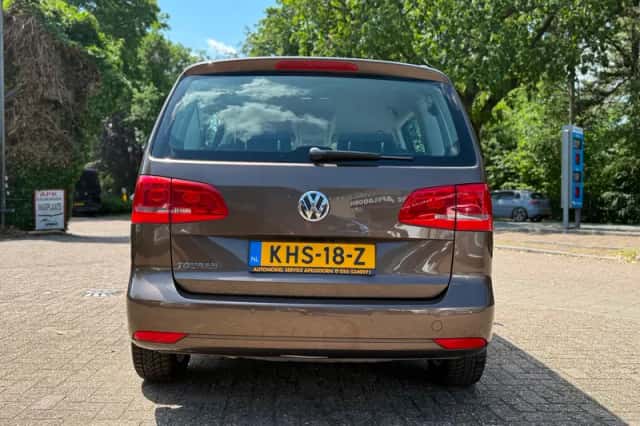 Volkswagen Touran (2011) thumbnail 6