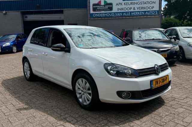 Volkswagen Golf (2011) thumbnail 3