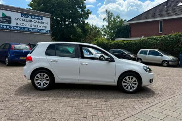 Volkswagen Golf (2011) thumbnail 4