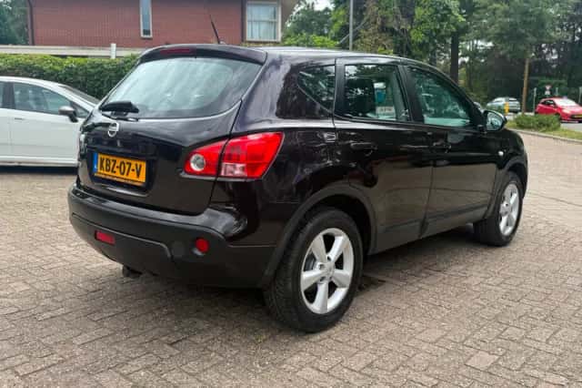 Nissan Qashqai (2010) thumbnail 5