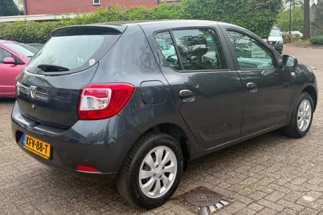 Dacia Sandero (2015) thumbnail 5