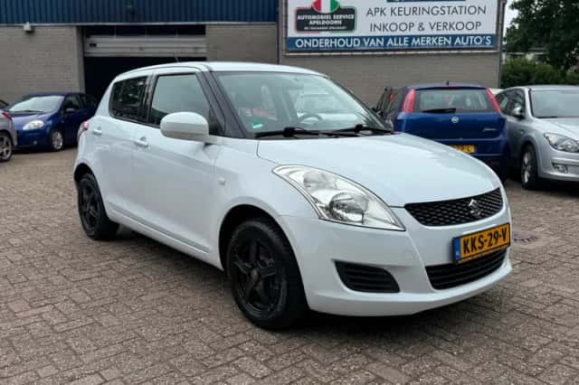 Suzuki Swift (2013) thumbnail 3
