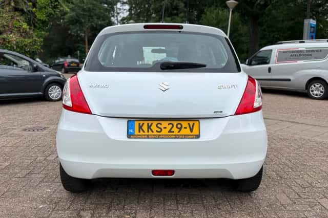 Suzuki Swift (2013) thumbnail 6