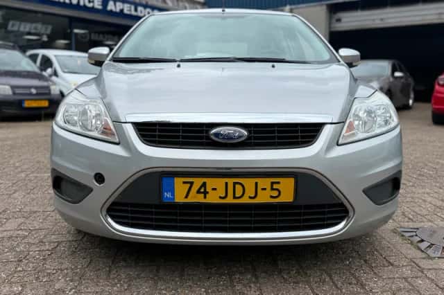 Ford Focus (2009) thumbnail 2