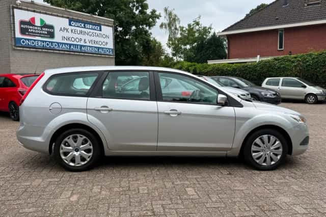 Ford Focus (2009) thumbnail 4
