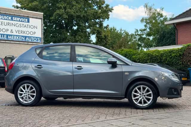 SEAT Ibiza (2012) thumbnail 4