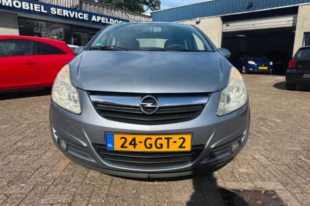 Opel Corsa (2008) thumbnail 2