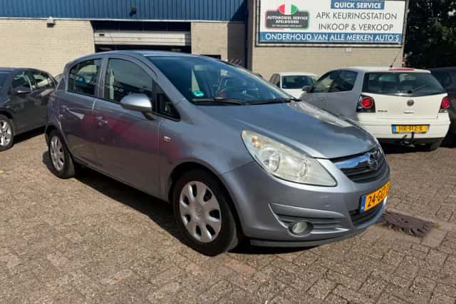 Opel Corsa (2008) thumbnail 3