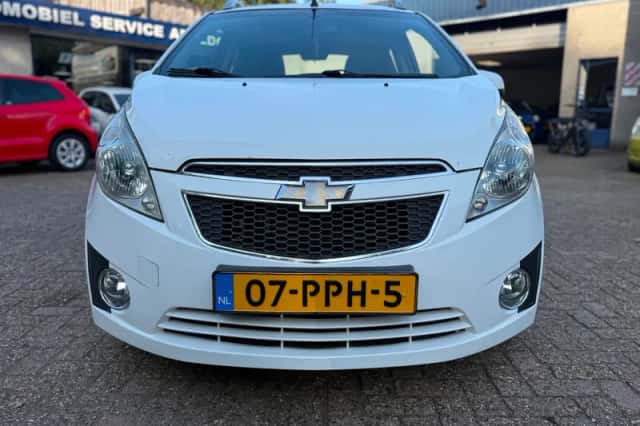 Chevrolet Spark (2011) thumbnail 2