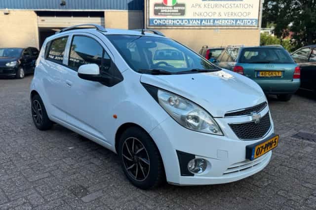 Chevrolet Spark (2011) thumbnail 3