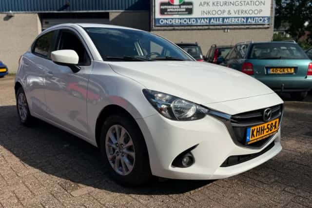 Mazda 2 (2016) thumbnail 3